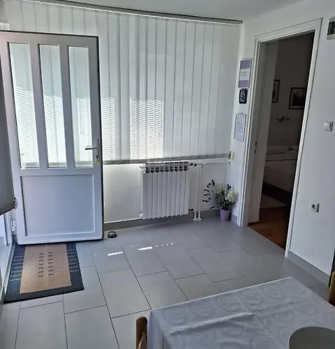 Apartment Lovorka *