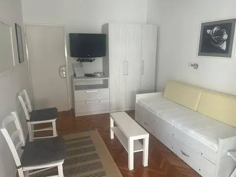 Lovorka Apartment *